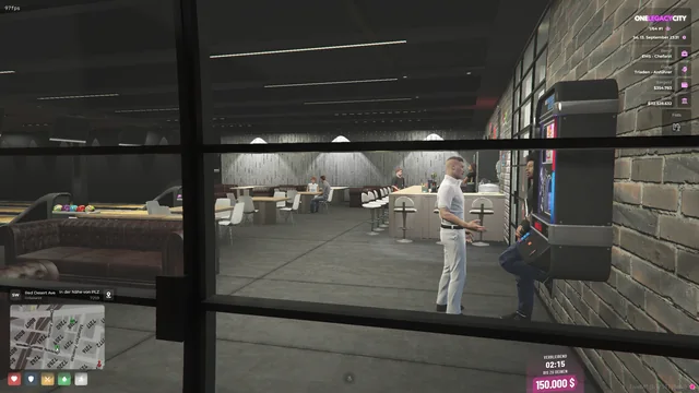 Spieler treffen sich im Bowlingcenter von One Legacy City
